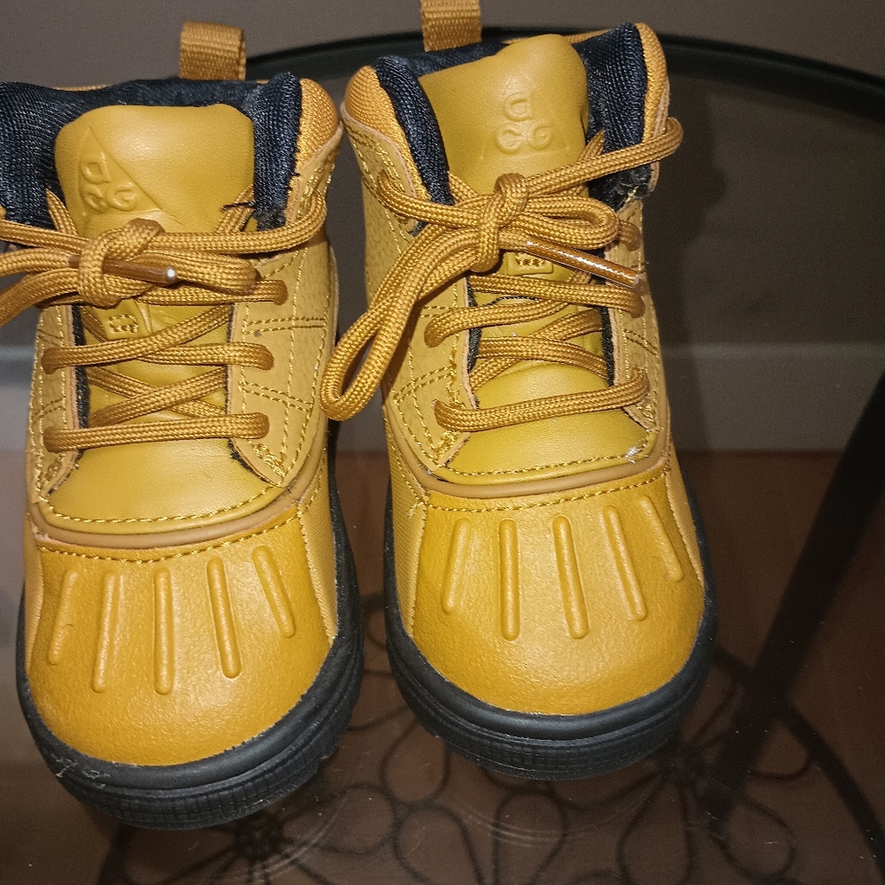 Nike ACG Woodside 2 High TD Toddler's Size 6C Wheat Boots Waterproof